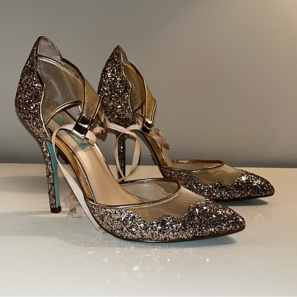 Betsey Johnson Womens Stela Pointed Toe Ankle Strap, Champagne Glitter, Size 7.5 - Picture 3 of 9
